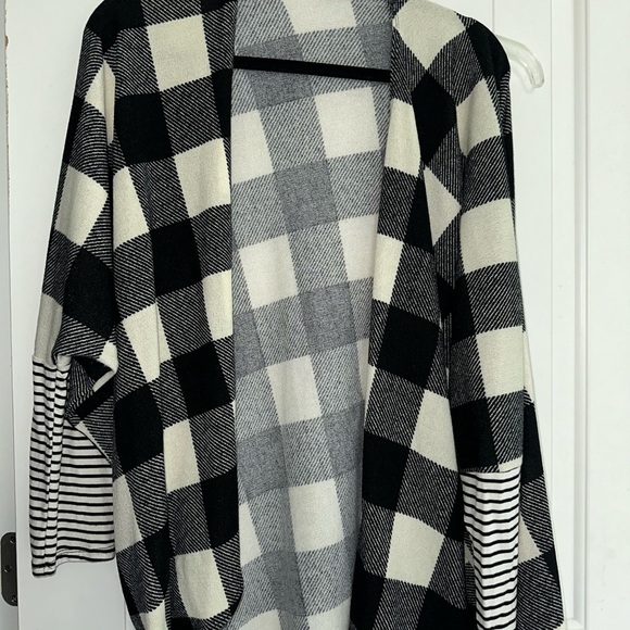 HEIMISH USA Tops - HEIMISH USA Monochrome Plaid Cardigan